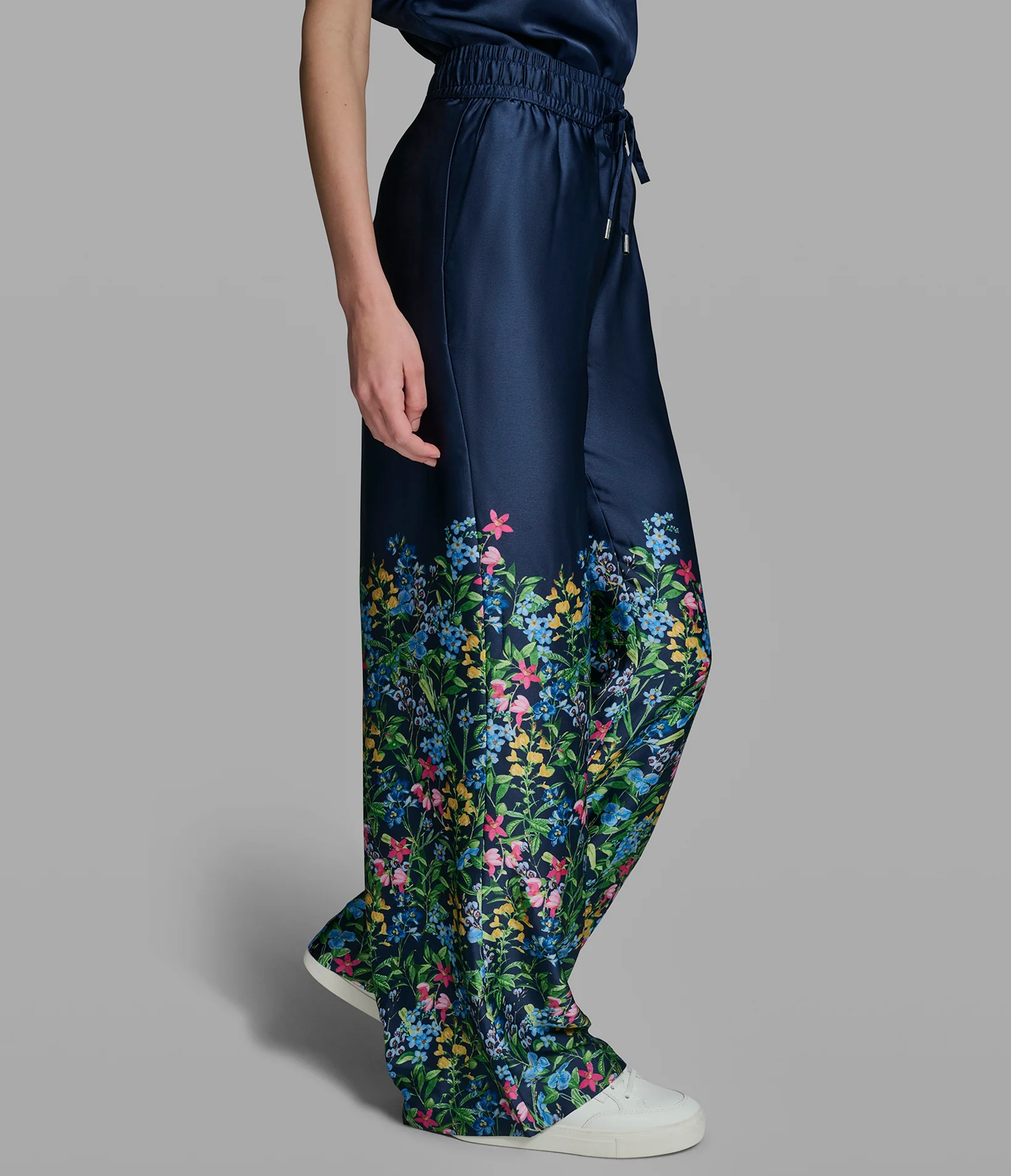 2057-floral-print-wide-leg-pant-2.webp FLORAL PRINT WIDE-LEG PANT