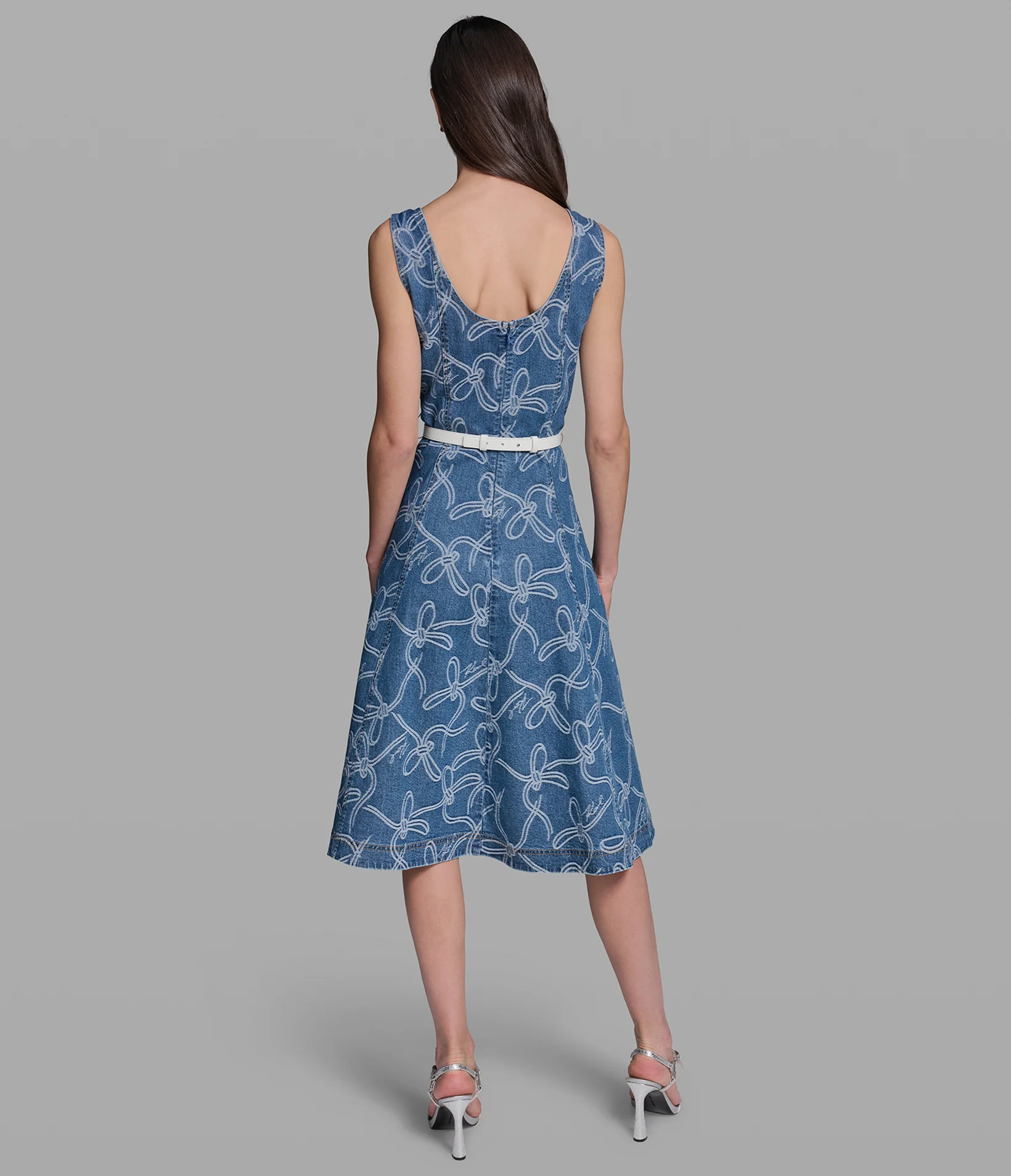 231-sleeveless-bow-jacquard-denim-dress-2.webp SLEEVELESS BOW JACQUARD DENIM DRESS