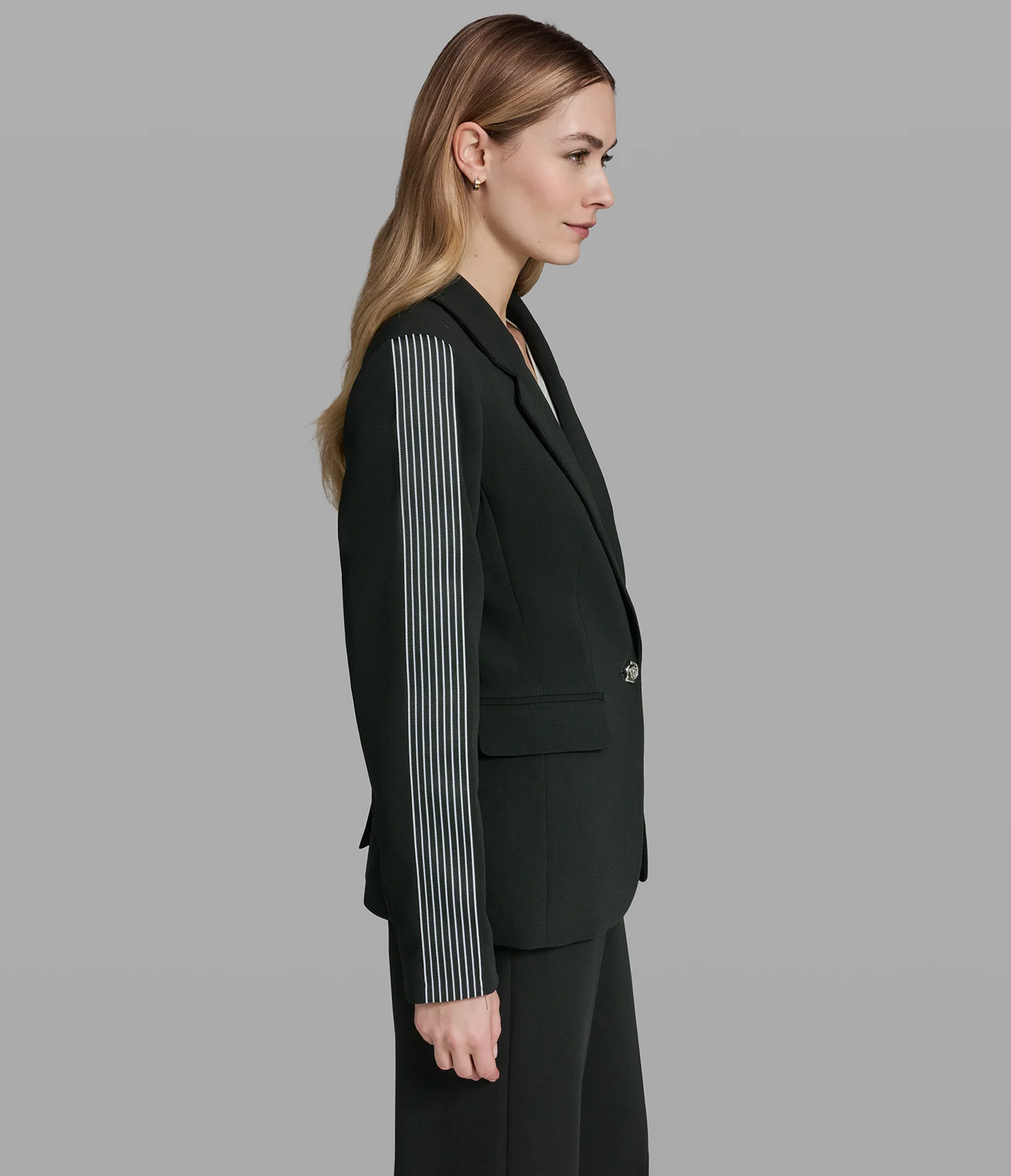 2654-taping-detail-blazer-3.webp TAPING DETAIL BLAZER