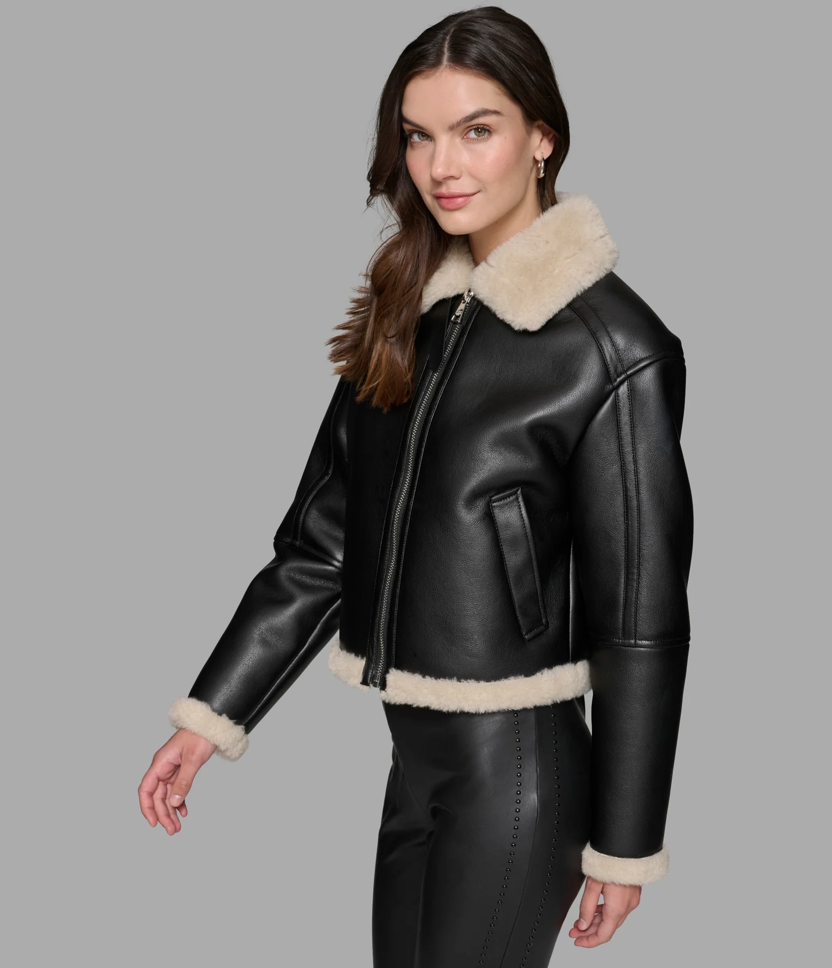 3513-cropped-faux-leather-jacket-with-faux-shearling-4.webp CROPPED FAUX LEATHER JACKET WITH FAUX SHEARLING