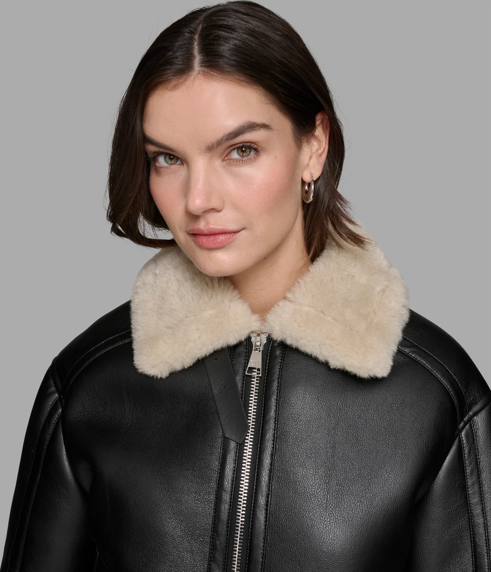 3513-cropped-faux-leather-jacket-with-faux-shearling-6.webp CROPPED FAUX LEATHER JACKET WITH FAUX SHEARLING