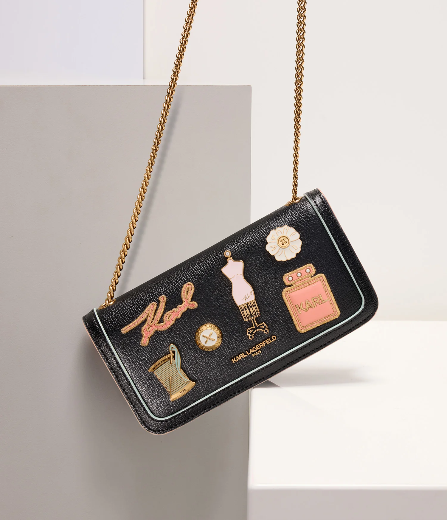 KOSETTE SHOULDER BAG WITH OVERSIZED FASHION PINS
